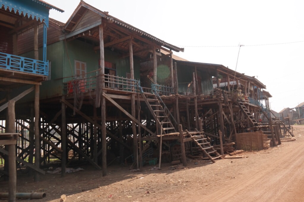 Stelzendorf - Kampong Khleang