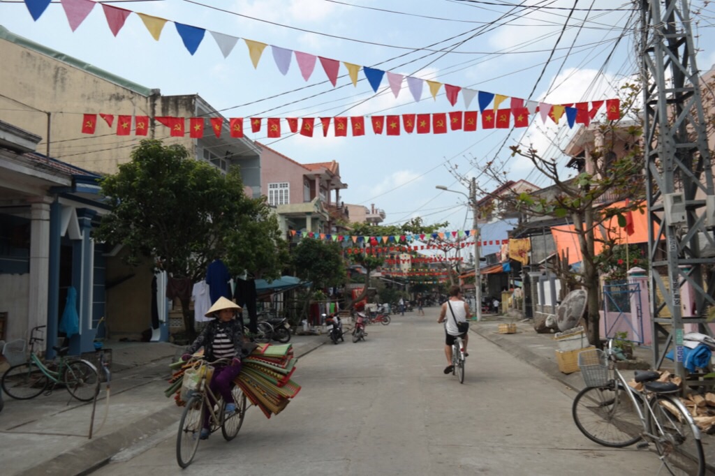 Radeln durch die Innenstadt - Hoi An