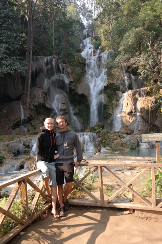 Gemeinsam vor dem Wasserfall - Kung Si